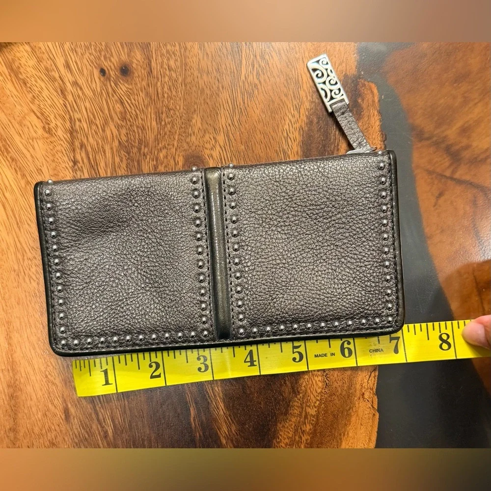 BRIGHTON Pretty Tough Collection
WALLET Leather, Studded Organizer Wallet. EUC⭐️ - Picture 11 of 13